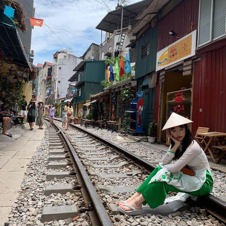 レイチェルさんのインスタグラム写真 - (レイチェルInstagram)「rachel in hanoi 초록초록 #아오자이 💚😶」6月9日 21時40分 - castlechel_0824