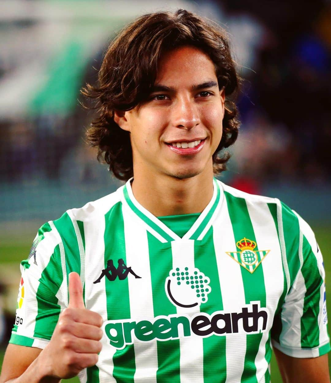 LFPさんのインスタグラム写真 - (LFPInstagram)「A star of the future! ⭐️🇲🇽 Happy 19th, @diego_lainez! 🎂🎈 • #LaLiga #LaLigaSantander #Lainez #RealBetis #Cumpleaños #HBD #HappyBirthday」6月9日 21時53分 - laliga