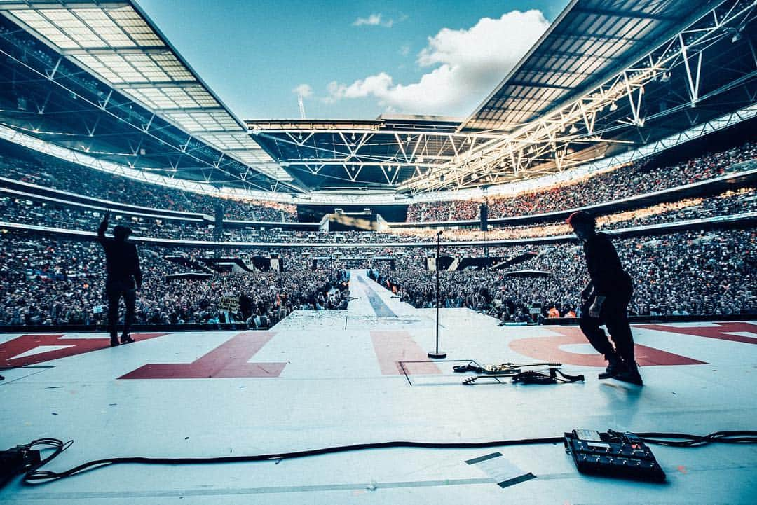 5 Seconds of Summerさんのインスタグラム写真 - (5 Seconds of SummerInstagram)「THANK YOU WEMBLEY STADIUM! @capitalofficial #CapitalSTB thank you for your incredible energy.」6月9日 21時49分 - 5sos