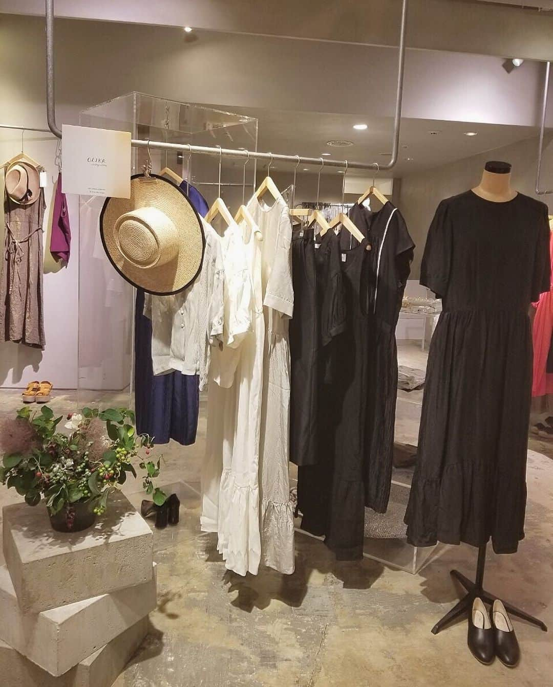 OLIKA vintage brollopさんのインスタグラム写真 - (OLIKA vintage brollopInstagram)「-late summer- "pop-up shop"  始まっています  #OLIKA #noteetsilence #pop up」6月9日 21時56分 - olika_vintage_brollop