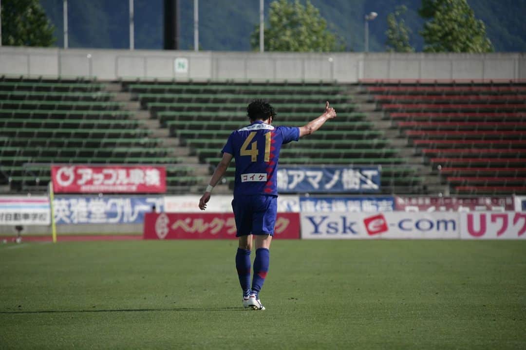 武岡優斗さんのインスタグラム写真 - (武岡優斗Instagram)「仲間が撮ってくれたもの。  モンテディオ山形戦… 友人である坂本亮太くんが  @sacamogram  写真を撮りに来てくれました。  良い写真が多すぎて笑 載せるチョイスに困る笑  2点目直後の瞬間も しっかりと撮られてました笑  正直…無我夢中であんま覚えてない笑  写真で思い返す始末笑  良い写真が多いから まだまだ載せていこうと思います笑 更新にお付き合いください笑  #良い写真だらけ #他にもある #ありすぎて困る #さかもくん #ありがとう😊 #また撮りに来てね #いつでも待ってるよ #友人のカメラマン #何人いるんだって話 #何人いるんだろう笑 #現場からは以上です🙏」6月9日 22時01分 - yuto_takeoka17
