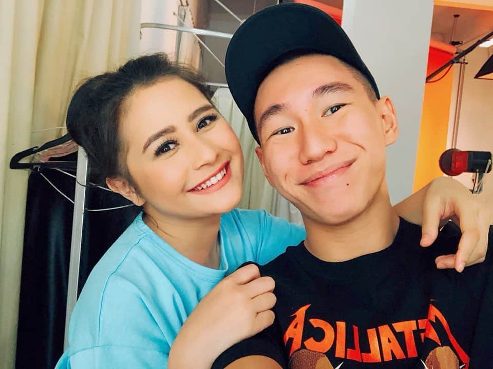 Prilly Latuconsinaさんのインスタグラム写真 - (Prilly LatuconsinaInstagram)「TODAY IS MY BABY GEMINI B’DAY EVERYBODY!!! ❤️ happy bday my crazy bestfriend, stylist, dance buddy, workout buddy, soon to be travel buddy and my nutritionist! I love youuuu so much! ❤️」6月9日 22時03分 - prillylatuconsina96