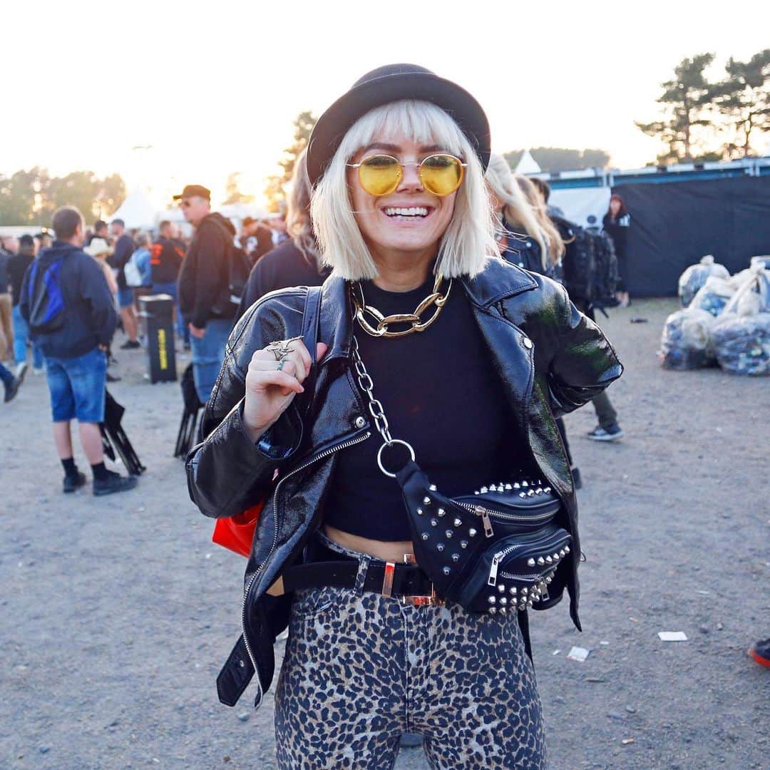 Linda Hallbergさんのインスタグラム写真 - (Linda HallbergInstagram)「Thank you @swedenrockfestival for an fantastic year! I’ve had the most amazing time! I met new faces, old faces, listened to great new music, great old music, lost my favourite glasses, almost lost my phone at a camping toilet, and my voice is gone.. what more could you wish for at a festival? 😂❤️ see you next year for sure! Sweden Rock Fedtival will always feel like home!」6月9日 22時04分 - lindahallberg