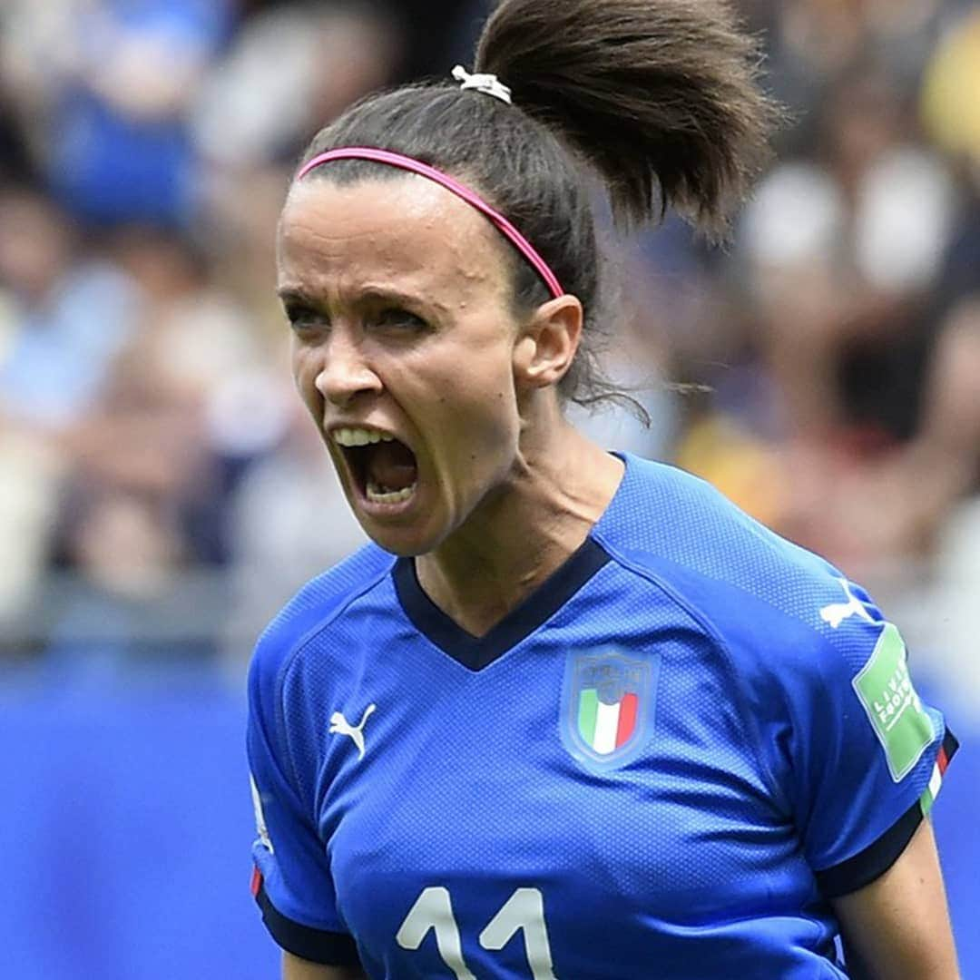 マッテオ・レンツィさんのインスタグラム写真 - (マッテオ・レンツィInstagram)「Le #RagazzeMondiali iniziano alla grande. Bellissima la gioia last-minute! #ForzaAzzurre 🇮🇹」6月9日 22時04分 - matteorenzi