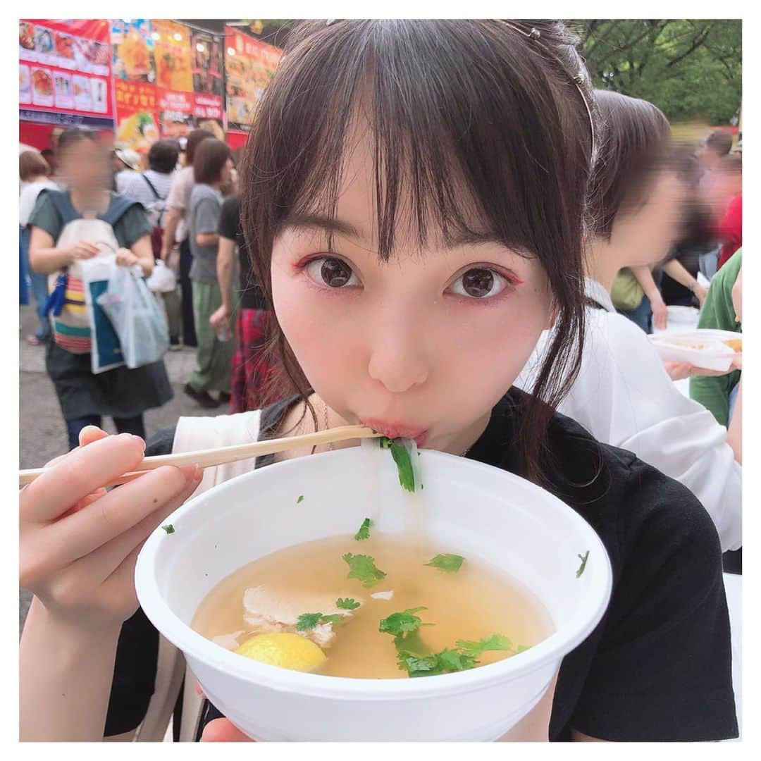 西田ひらりさんのインスタグラム写真 - (西田ひらりInstagram)「ベトナムフェスに行ったよ~🇻🇳 ・ ・ ・ #西田ひらり #ベトナム #ベトナムフェス  #ベトナム料理 #代々木公園 #パクチー #フォー #美味しい #高校生 #🇻🇳 #vietnam #pho #yummy #delicious #jk #instagood #photooftheday」6月9日 22時09分 - hirari_nishida