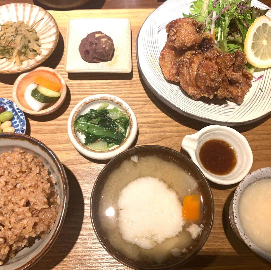 SPARAさんのインスタグラム写真 - (SPARAInstagram)「今日は雨予報だしゆっくりしようと思ったらお出掛けしたい！という主人のリクエストで焼津で海鮮の朝ごはんを食べたい！（ストーリーをcheck♡） そして静岡県立美術館の古代アンデス文明展を見たい！ という事だったので、行ってきました！ でも海鮮そんな好きじゃないし、美術館にも興味ない子供達なので家族全員が楽しめるように、私のリクエストの日本平ホテルでアフタヌーンティーと、 子供達のリクエストの秘密基地みたいな温泉に行きたい←（以前行って楽しかったみたい） それぞれのリクエストを全てやった日曜日でした♡♡♡ それぞれが大満足だったようで楽しい休日となりました！  #ofurocafebijinyu#おふろカフェbijinyu#美人湯#静岡#焼津#焼津で朝ごはん#静岡県立美術館#古代アンデス文明展#秘密基地」6月9日 22時19分 - spara_aco