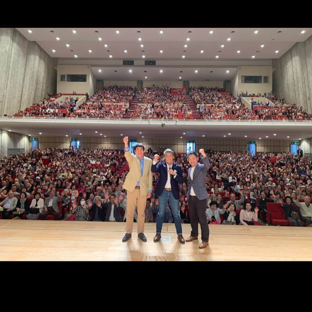 渡辺裕之さんのインスタグラム写真 - (渡辺裕之Instagram)「映画「ある町の高い煙突」上映会@日立市民会館 チケット4000枚が1日で完売！3回の上映は満席^_^ #ある町の高い煙突 ＃満員御礼 #日立市民会館 https://www.takaientotsu.jp/」6月9日 22時15分 - hiroyuki6267