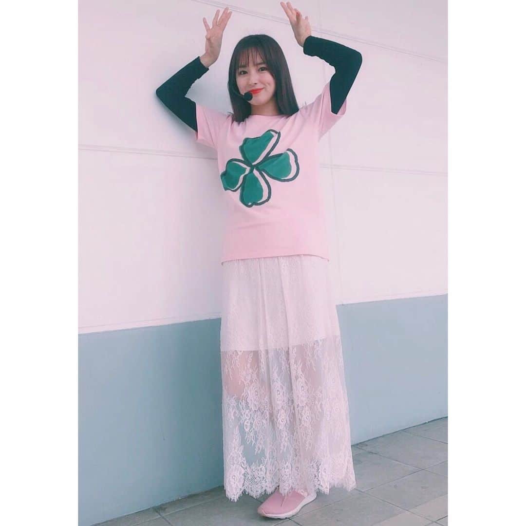 ぽこのインスタグラム：「四つ葉を書いただけのＴシャツを着て、今日もオカルトを信じました🍀 寒いからインナー着たら浮いた(*_*) 場所言えなかったのに、来てくれた皆様ありがとう😘  #ツイてる？！ #四つ葉のクローバー」