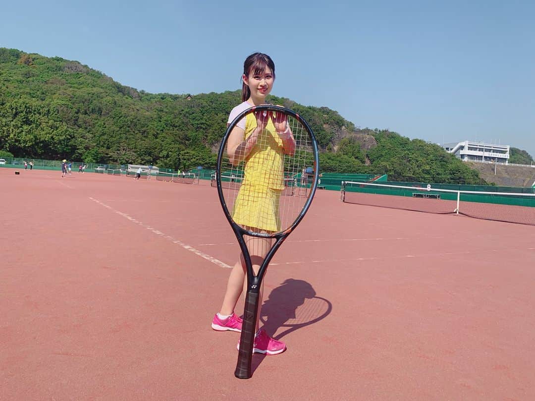 佐藤朱さんのインスタグラム写真 - (佐藤朱Instagram)「イベントに必須のBIGラケット～～🎾🎾笑 . 見つける度に一緒に写真撮っちゃう✌️ #テニス #ラケット #YONEX」6月9日 22時19分 - akari_miyagi