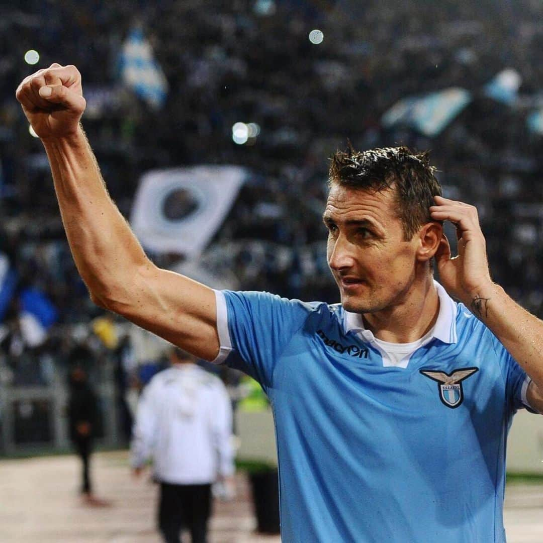 SSラツィオさんのインスタグラム写真 - (SSラツィオInstagram)「🎈🎂 #HappyBDay to Miroslav Klose, who turns 4️⃣1️⃣ today!  #CMonEagles 🦅」6月9日 22時28分 - official_sslazio