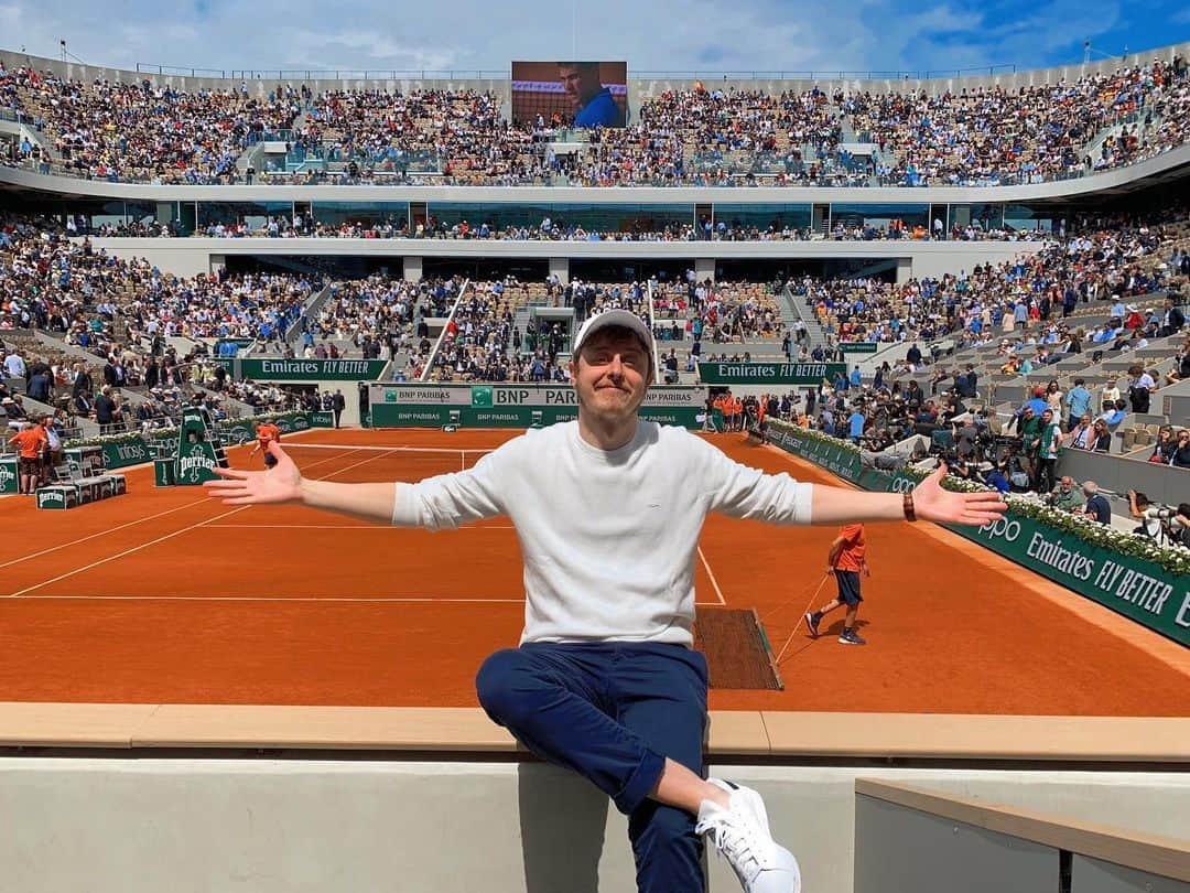 Norman Thavaudさんのインスタグラム写真 - (Norman ThavaudInstagram)「Meilleure place du monde pour voir la finale de Rolland Garros OMG 😍 !!! Nadal VS Thiem !!! Vous êtes pour qui ? Merci @peugeot #Peugeot208 #fullelectric」6月9日 22時23分 - normanthavaud