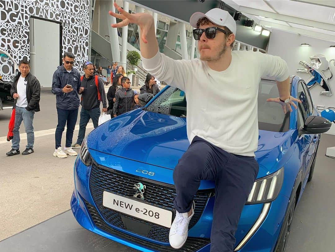 Norman Thavaudさんのインスタグラム写真 - (Norman ThavaudInstagram)「Meilleure place du monde pour voir la finale de Rolland Garros OMG 😍 !!! Nadal VS Thiem !!! Vous êtes pour qui ? Merci @peugeot #Peugeot208 #fullelectric」6月9日 22時23分 - normanthavaud