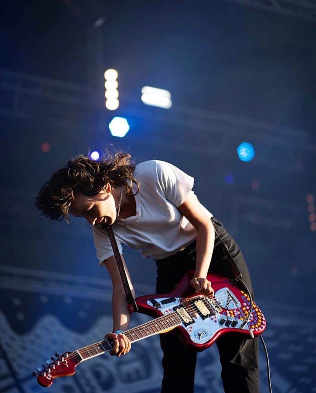 コートニー・バーネットのインスタグラム：「Thank you Porto @nosprimaverasound !!! ❤️❤️❤️ Photo by @marianasilvax for @veracity.music」