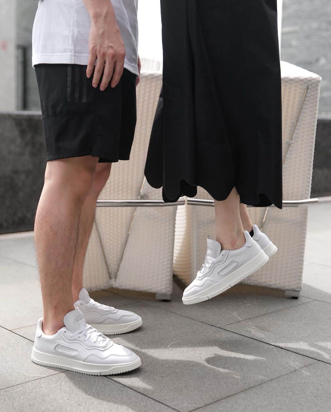 徐琁さんのインスタグラム写真 - (徐琁Instagram)「如果球鞋要選顏色我ㄧ定選白色啊 穿什麼都好搭～～～～ 又添一情侶鞋～我跳！🥰❤ #homeofclassics#adidasoriginals @adidasoriginals」6月9日 22時27分 - cos55555