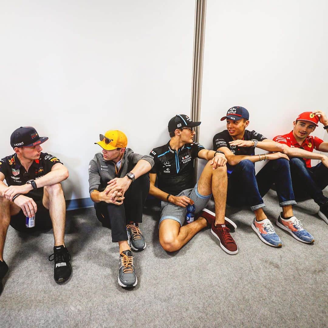 F1さんのインスタグラム写真 - (F1Instagram)「Chillin’ pre-race with my crew 👊🇨🇦 .  #F1 #Formula1 #CanadianGP #Canada #Montreal @maxverstappen1 @landonorris @georgerussell63 @alex_albon @charles_leclerc」6月10日 3時54分 - f1
