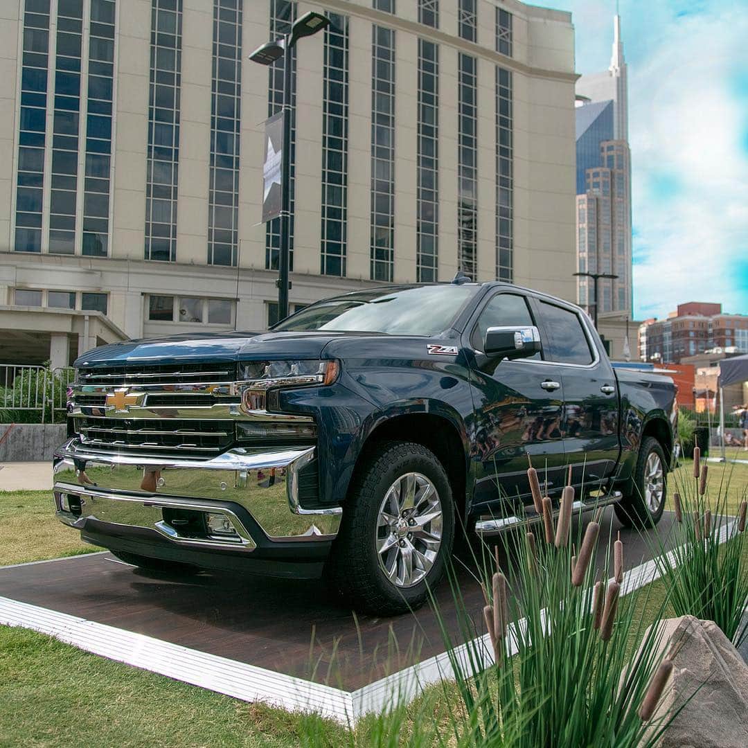 のインスタグラム：「Thanks for the great memories. We'll see you next year at #ChevyCMA.」