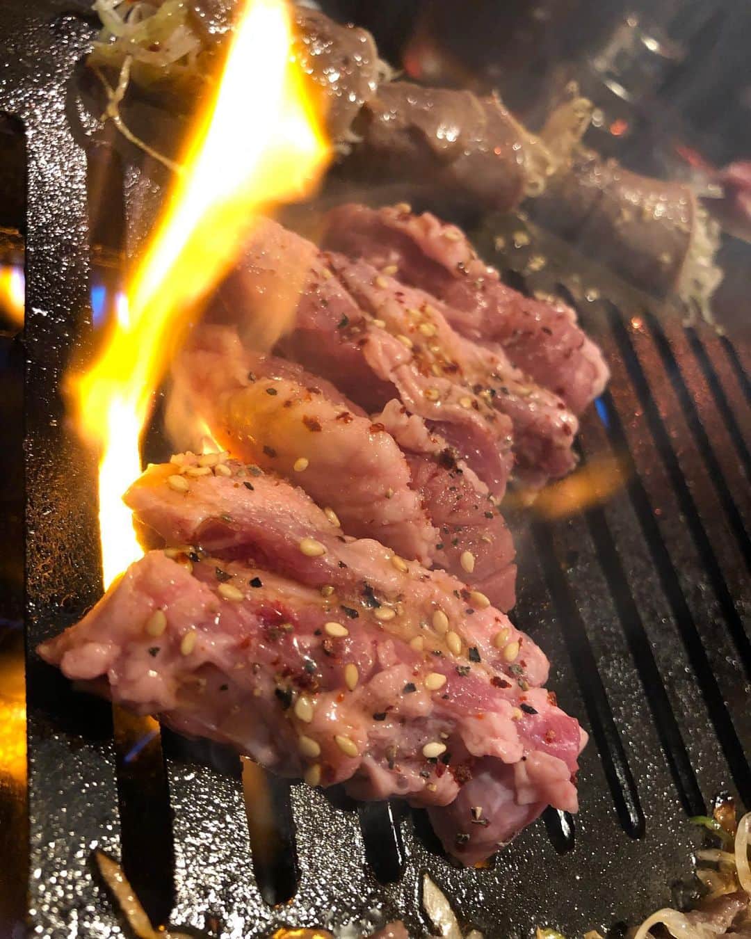 野尻智紀さんのインスタグラム写真 - (野尻智紀Instagram)「初もぐりさん◎  店員さんが丁寧にお肉を焼いてくださり、とても美味しくいただきました  ごちそうさまでした  #肉 #明日からダイエット #〆は冷麺 #油でお腹壊す」6月9日 22時36分 - tomoki_nojiri