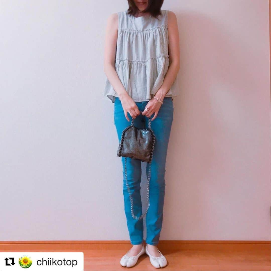 ショップにこにこさんのインスタグラム写真 - (ショップにこにこInstagram)「#Repost @chiikotop with @get_repost ・・・ ⑅︎◡̈︎* 今日寒かったなぁ~ これにカーデは 羽織ってたよ！ エクソームのノースリ めちゃくちゃ良くてイロチ で欲しいわぁ✨  tops  @exsome_official  denim  @reedit_official  bag/shoes  @shopnikoniko  bracelet  @jumelle0603  #今日は肌寒い #それでもノースリ好き #冷えのぼせ w」6月9日 22時31分 - shopnikoniko