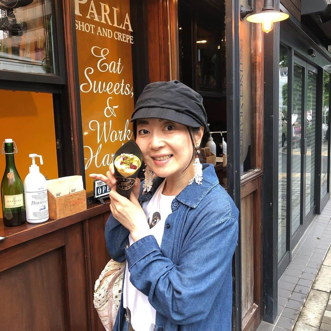 江藤あやさんのインスタグラム写真 - (江藤あやInstagram)「美里さんとデート❤️ 高級クレープ食べました。 ・ ピスタチオ・マスカルポーネ・グリオット・バニラ蜂蜜。 ・ 大好きな組み合わせ💕美味しいに決まってるよね😆 生地ももっちりしてて美味しかったよー！ リフレッシュ✨出来て楽しかった〜♬ 美里さん、忙しい中ありがとう💗 ・ #田中美里 さん #クレープ #parla  #パーラ  #スイーツ好きな人と繋がりたい」6月9日 22時32分 - ayayakko19