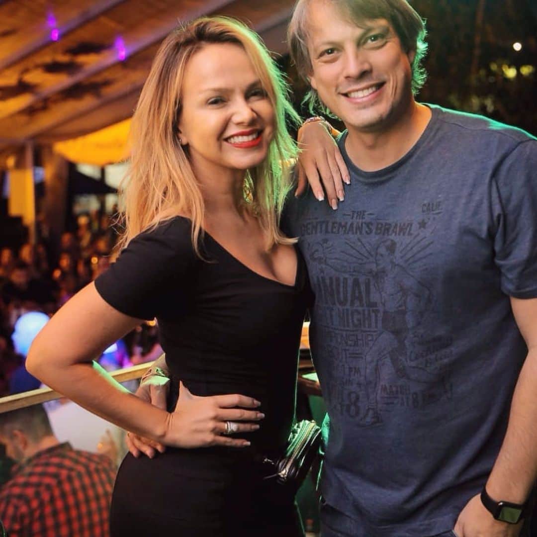 Eliana Michaelichin Bezerraのインスタグラム：「Samba bom e amigos pra lá de especiais ❤️ @kaldiris_fotografia」