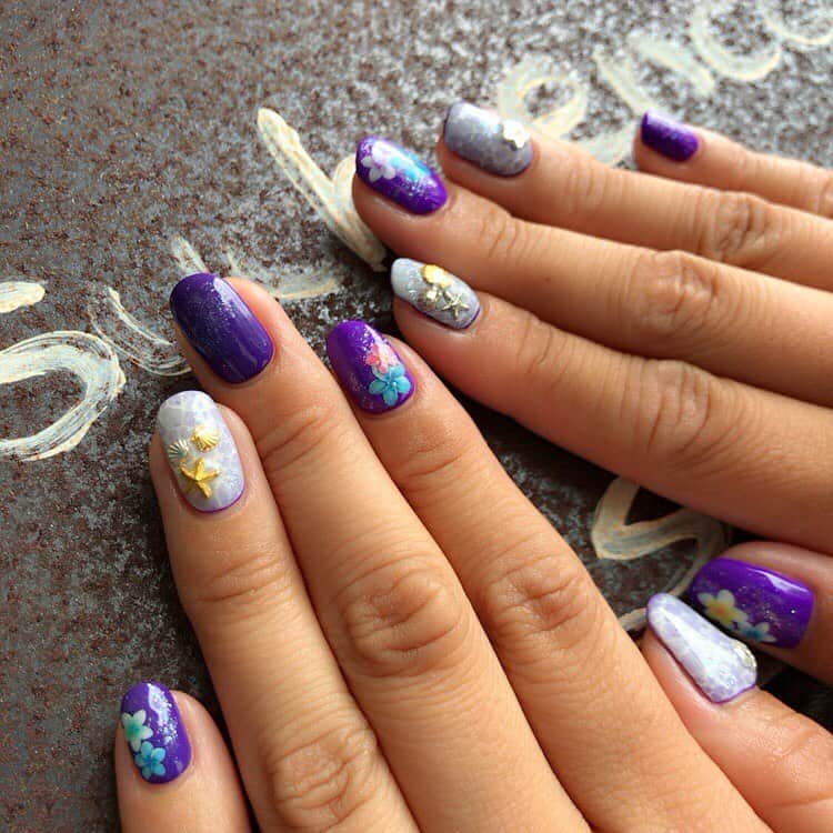 照山亜寿美さんのインスタグラム写真 - (照山亜寿美Instagram)「初めて紫にしたけどとっても可愛い❤︎. . #ネイルをするようになって #私は爪が生き返りました #感謝感謝です #いつもありがとうございます #海ネイル #紫 #パープル #clovernature」6月9日 22時39分 - asumiteruyama