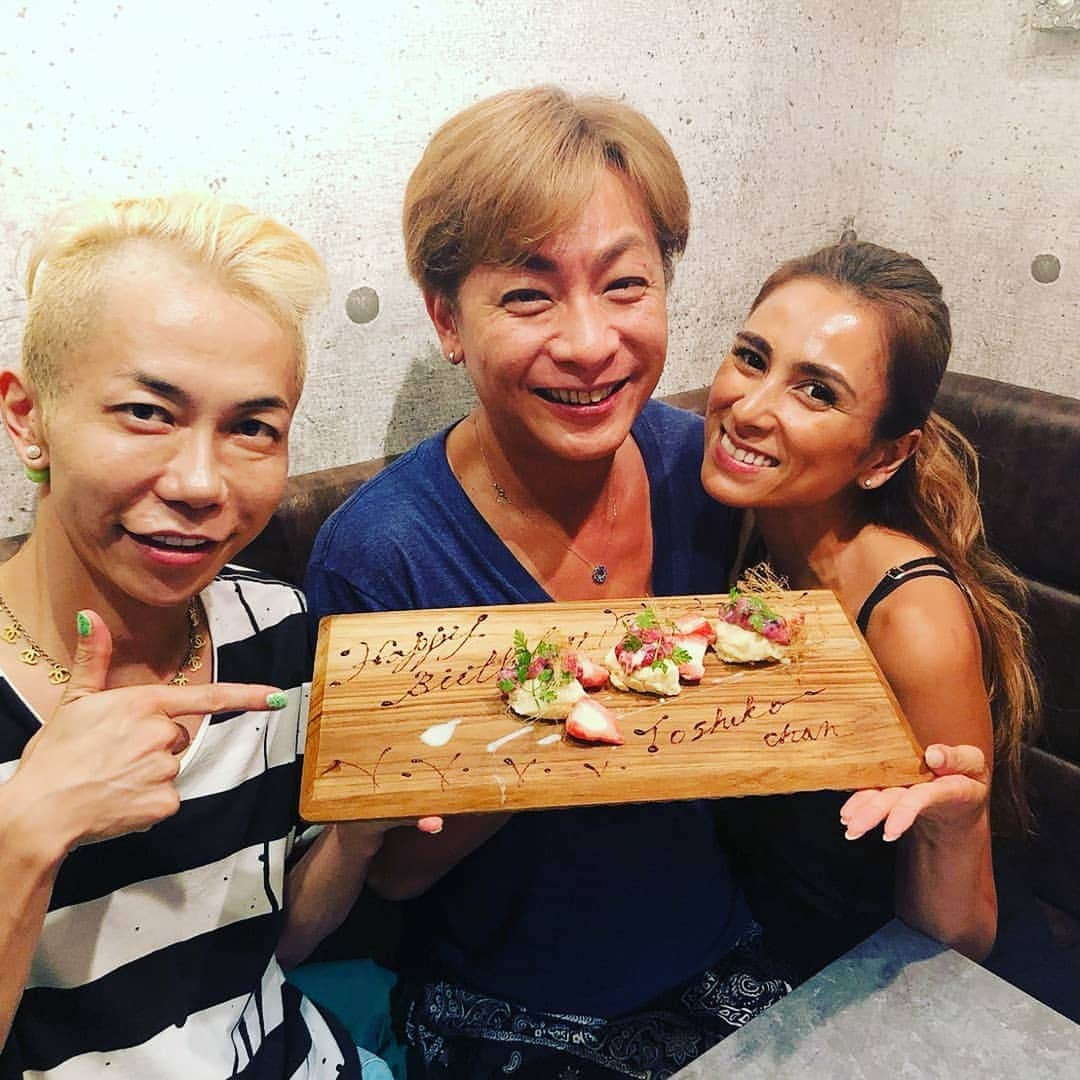 小椋ケンイチ(おぐねー)さんのインスタグラム写真 - (小椋ケンイチ(おぐねー)Instagram)「マリアちゃんとミーティング😁 おぐママ会です❤笑 渋谷の道玄坂にあるこちらの焼き肉屋さんはテレビ📺番組の制作会社さんがやってるからさすが美味しくタレントさん多めなのもわかります🍷💫 身内でのとし子のバースデー🎂 いつもの事だけどガッツリ話して旅行の計画までたてちゃった✈🌴笑 楽しみ過ぎる!! みんなお仕事頑張ってまた集合ね。 友達でありながら仕事の話も深く出来る貴重な人です❤ #オグママ会#おぐママ会」6月9日 22時41分 - kenichi_ogura