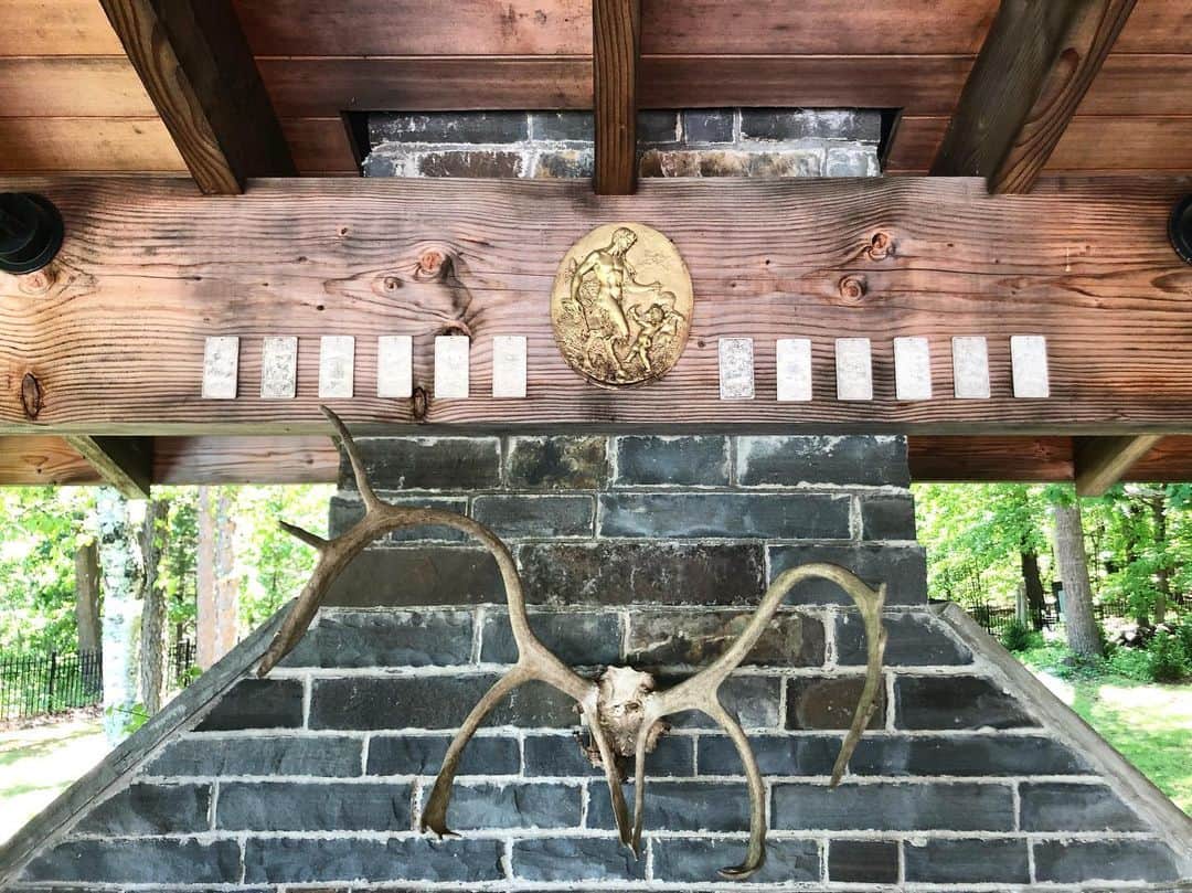 稲木ジョージのインスタグラム：「Outdoor kitchen ⭐️💎🏰」