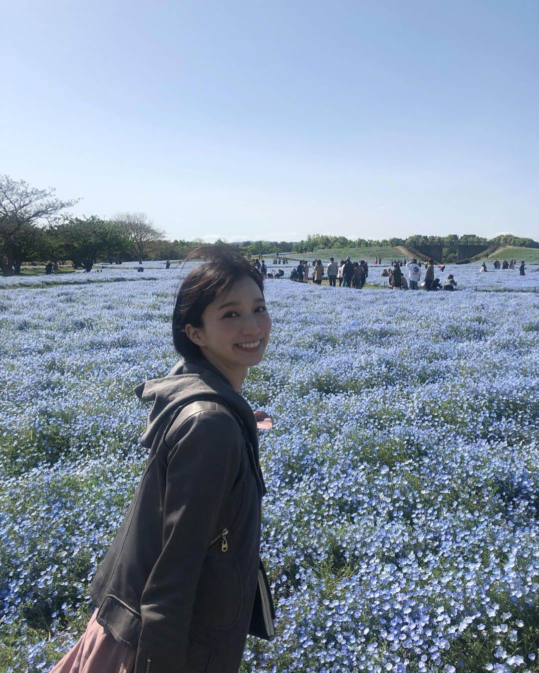 芹那さんのインスタグラム写真 - (芹那Instagram)「福岡♥️海の中道公園で小学生のお友だちのダンス発表会観に行ったよ☺️❣️とっても感動してウルウルしたよ🥺💕💓忘れられないキラキラ輝いた姿だった😘帰りは一緒にアイス食べて美味しかった♥️潮干狩りも行ったよ😉前の日張り切って、グッズ揃えて、あさりパーティーどこでしようね❓❓なーんてお話してたのに、お味噌汁分くらいしかとれなかった😝楽しかった😆」6月9日 22時55分 - serinaofficial