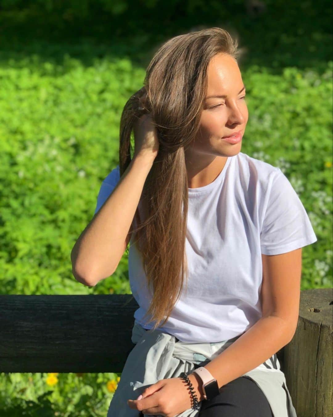 エレーナ・グレボワのインスタグラム：「💚🌿🐝」