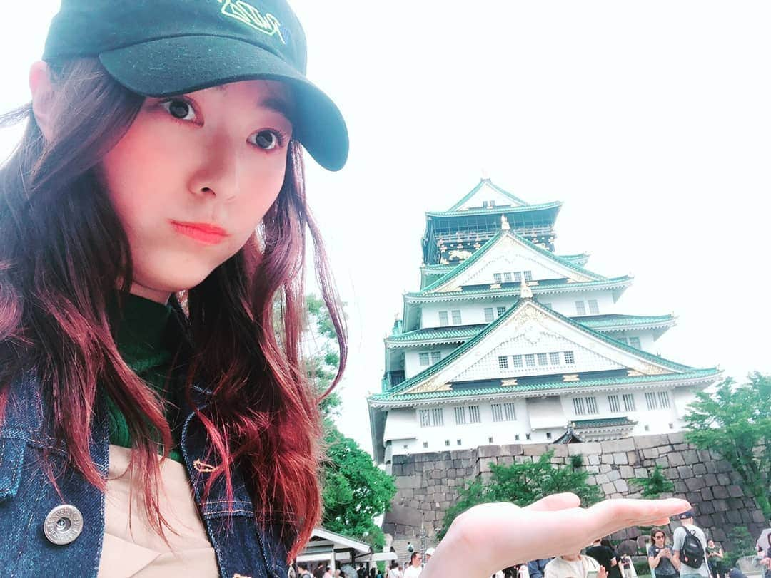 松井珠理奈さんのインスタグラム写真 - (松井珠理奈Instagram)「大阪城🏯💕 プライベートだから観光できました🎵🎵 #大阪  #大阪観光  #大阪城  #手にのせてみた  #大阪楽しい」6月9日 22時50分 - jurinamatsui3