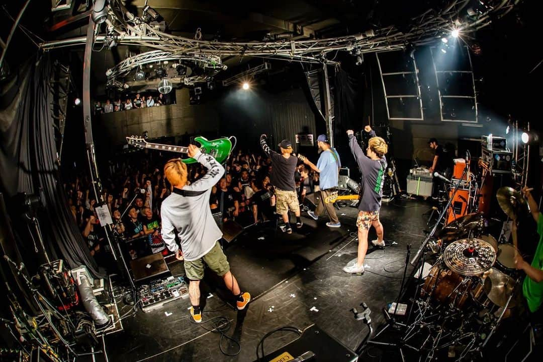 SHADOWSさんのインスタグラム写真 - (SHADOWSInstagram)「‪KEMURI TOUR 2019"ANCHOR" at 柏PALOOZA！‬ ‪若い頃からの憧れだったKEMURIと対バン出来て最高の思い出になりました！ありがとうございました！‬ ‪次のライブは6/15(土)”SATANIC CARNIVAL”！いよいよライブ会場限定販売のNew EP『BUILD』発売開始です！‬ ‪📸by @TAKA_tallman ‬ ‪#shadowsjapan #KEMURI‬」6月9日 23時04分 - shadows_japan