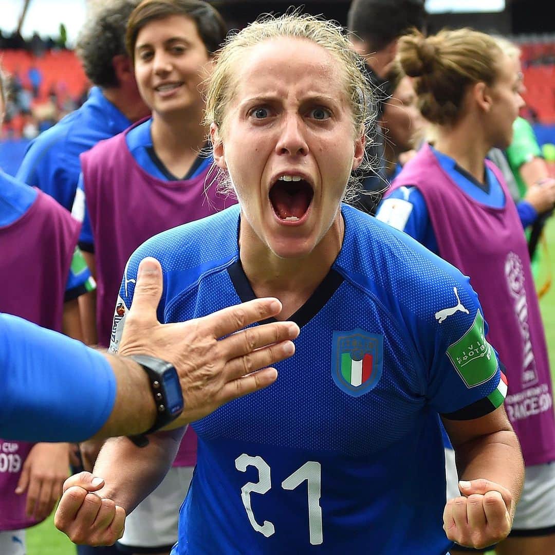 FIFAワールドカップさんのインスタグラム写真 - (FIFAワールドカップInstagram)「Fino Alla Fine, ITALIA! 🇮🇹 An incredible come back from @azzurrefigc in their first #FIFAWWC game in nearly 20 years! Bravo! 👏」6月9日 22時57分 - fifaworldcup