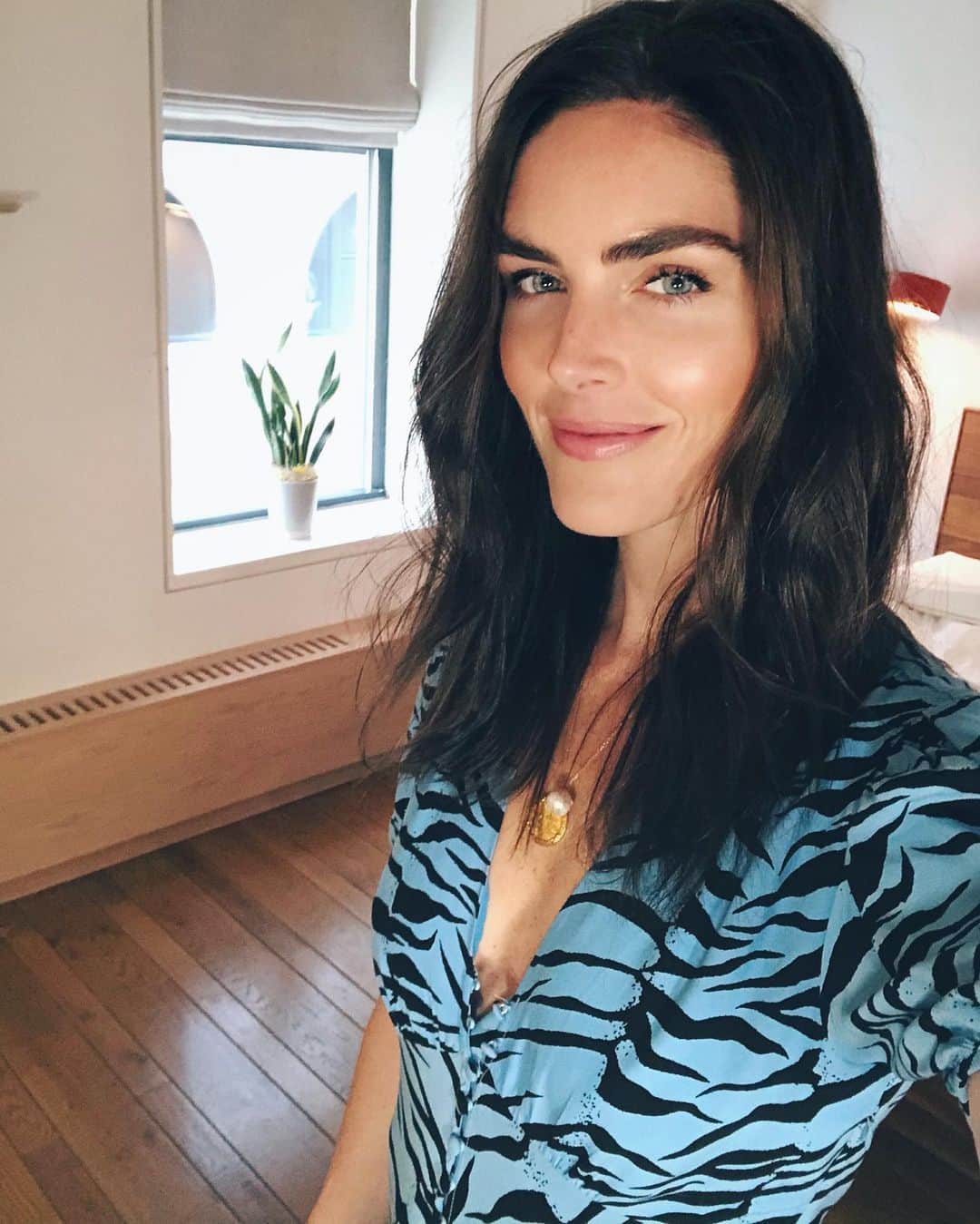 ヒラリー・ローダのインスタグラム：「#saturdaynightselfie 💙」