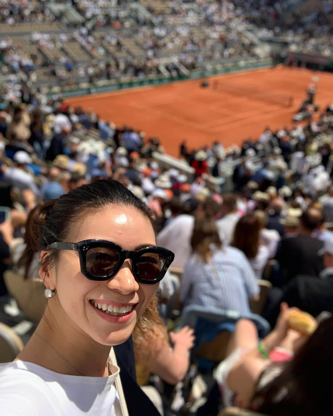 大日方久美子さんのインスタグラム写真 - (大日方久美子Instagram)「・ Roland Garros 2019 Men's Final ‼︎ ・ この旅のメインイベント、全仏オープン男子決勝戦へ🎾 ・ クレーの王者ラファの優勝の瞬間を観たくて来ましたが、新星ドミニクの好プレーにも大興奮‼︎ ・ 既に最っっっ高の試合を見せてくれています🙏🏻🎾👏🏻❤️ ・ クレーの王者ラファの12回目の優勝か、はたまたジャイアントキリングなるか‼︎ ・ ・ #rg2019 #rolandgarros  #ローランギャロス #全仏オープンテニス2019  #ラファエルナダル #ドミニクティエム  #kumitravelstyle #4000投稿」6月9日 23時09分 - kumi511976