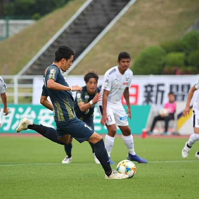 ザスパクサツ群馬さんのインスタグラム写真 - (ザスパクサツ群馬Instagram)「. 今日は、5－0で勝利✨✨ ザスパがJリーグに昇格してから初の5得点‼️ 過去にガイナーレ鳥取とは、0－5で敗戦するという苦い結果もありました。(2011年の第21節) . この勢いで、次の「バトルオブ上信越」AC長野パルセイロ戦も勝利しましょう🎵 . . #ザスパクサツ群馬 #thespa #jleague #勝利 #win  #髙澤優也 #青木翔大 #岡田翔平 #吉田将也 #goal」6月9日 23時14分 - thespakusatsugunma_official