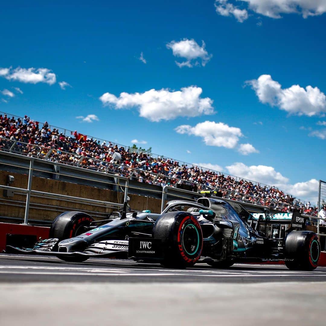 MERCEDES AMG PETRONASさんのインスタグラム写真 - (MERCEDES AMG PETRONASInstagram)「W10 soaking up the Montreal sun. Looking 😍😍😍 don’t you think! • #MercedesAMGF1 #Mercedes #AMG #F1 #PETRONASmotorsports #VB77 #CanadianGP」6月9日 23時23分 - mercedesamgf1