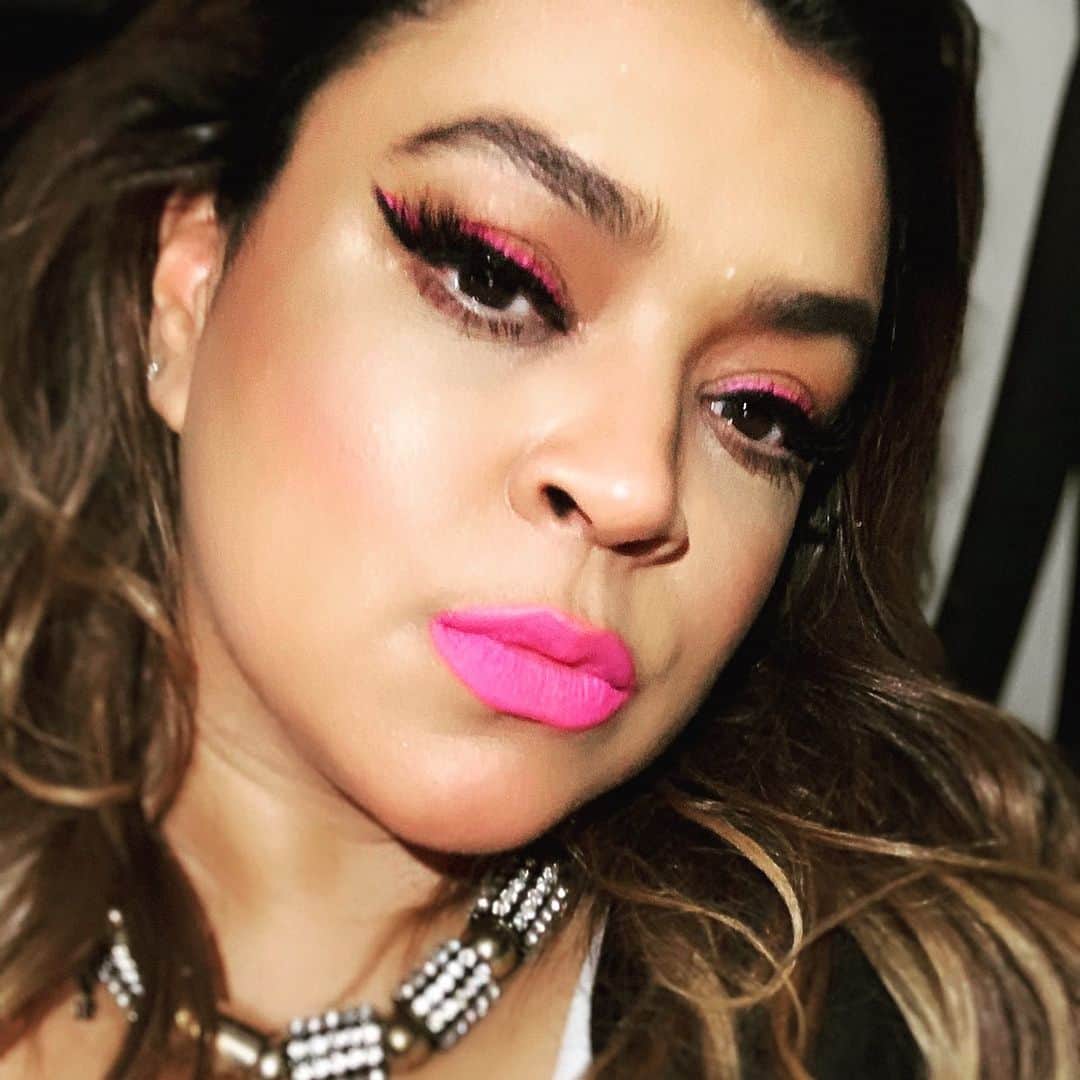 Preta Gilさんのインスタグラム写真 - (Preta GilInstagram)「Black and Pink make @rocha_soraya」6月9日 23時24分 - pretagil