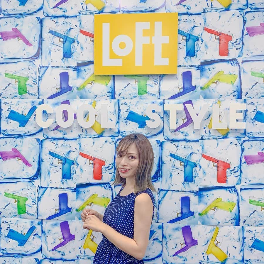 和希詩織さんのインスタグラム写真 - (和希詩織Instagram)「💄🛀#loft #cosmetics . .  今年の春夏の売れ筋👑 オススメ商品を紹介する 『ロフト@loft_official のベストコスメ2019ss』が 6月8日から全国のロフトで 始まってるよ〜🌞 . . #オペラ のリップやヘアーワックスの#オーシャントリコ 質感柔らかくて使いやすい🙆‍♀️ . . あとディュオのクレンジングバームがダブル洗顔いらずで美肌になりそう🤔❤️ . . お店ではベストコスメがまとめて見れる冊子が配布されているからチェックやな🙆‍♀️ . . あと夏を涼しく楽しく乗り切る「クールスタイル」をロフトでチェックやで🤤❤️ . . とくにシトラスのミストひんやりして香りが癒しでオススメ🙆‍♀️ . . . . . #ロフト展示会#クールスタイル#ロフトのベストコスメ2019ss #ロフトレ女子部#熱中対策#PR#DUOクレンジングバーム#クリームペンシル#マナラ#フーミー#mybeautydiary#ヴェレダ#ケシキ#ナチュラルグラッセ#クールシャワー」6月9日 23時24分 - kazukishiori