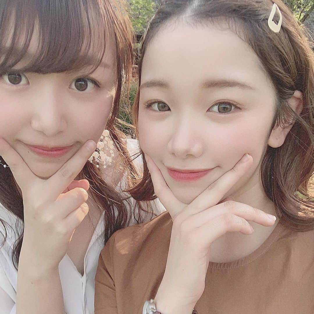 きりまるさんのインスタグラム写真 - (きりまるInstagram)「. . もう完全に半袖になってきたね〜🦔 夏はわくわくすること沢山あるけど 私はやっぱり冬がすきだな〜〜🐑 、 、 やっとふうかに会えた！ 私の大好きな大好きな ほんっとうに大好きな人！ 私もふうちゃんみたいな大きな心と器がほしい 私には持ってないところが沢山あって すごく尊敬してるだいすきなひと。❤︎🦔 みんなも心から話せる友達っている？☺︎ . ワンピース @titivatejp サイズM カバン #どこかで見つけた雑貨屋 くつ @e_hyphen_world_gallery  #ワンピース#ティティベイト#シンプル#ファッション #カゴバッグ#titivate #titivatestyle #フレアマキシワンピース」6月9日 23時30分 - kirimaruuu