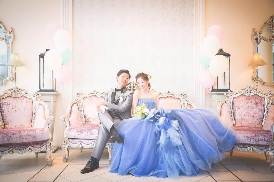 ArtGraceWeddingHillsさんのインスタグラム写真 - (ArtGraceWeddingHillsInstagram)「. ▼ おふたりの結婚式は わたしのなかで、 「楽しすぎた記念日」です。笑  おはようございますのスタートから、ずっと楽しい日。  おふたりの笑顔を 追いかけていました♪  素敵なおふたりの周りには、ノリノリなゲストさんが集まる！ 皆さんもカメラ目線、ありがとうございました♪♪ . . データを見て、ぜひまた笑って欲しいなぁー！ ▼ @artgraceweddinghills 『#アートグレイス京都』 『#大聖堂チャペル』で、 参列レポ投稿してくださいね♪ . ――――――. . Art Grace Wedding Hills ~先輩カップル体験レポート~ おすすめアイテムの紹介・前撮りレポ・結婚式レポ をＵＰしております . ▼公式ＨＰはこちら http://www.bestbridal.co.jp/kyoto/artgrace_kyoto ▼取り扱いドレス http://www.acquagrazie.com/ 『#アクアグラツィエ』 『#ACQUAGRAZIE』 ※店舗により取り扱い商品は一部異なります。 . ――――――. . #アートグレイスウエディングヒルズ #プレ花嫁#卒花嫁#wedding #日本中のプレ花嫁さんと繋がりたい #花嫁#ウエディングドレス #ウエディングレポ#結婚式準備 #weddingdress#weddingday #ドレスショップ #artgrace #ベストブライダル#bestbridal #ベストブライダル関西#BB花嫁#2019花嫁 #ゼクシィ2019  #cherish_photo_days  #photooftheday #ig_wedding  #幸せ #記念日 #smilesmilesmile  #photoby_shocco」6月9日 23時27分 - artgraceweddinghills