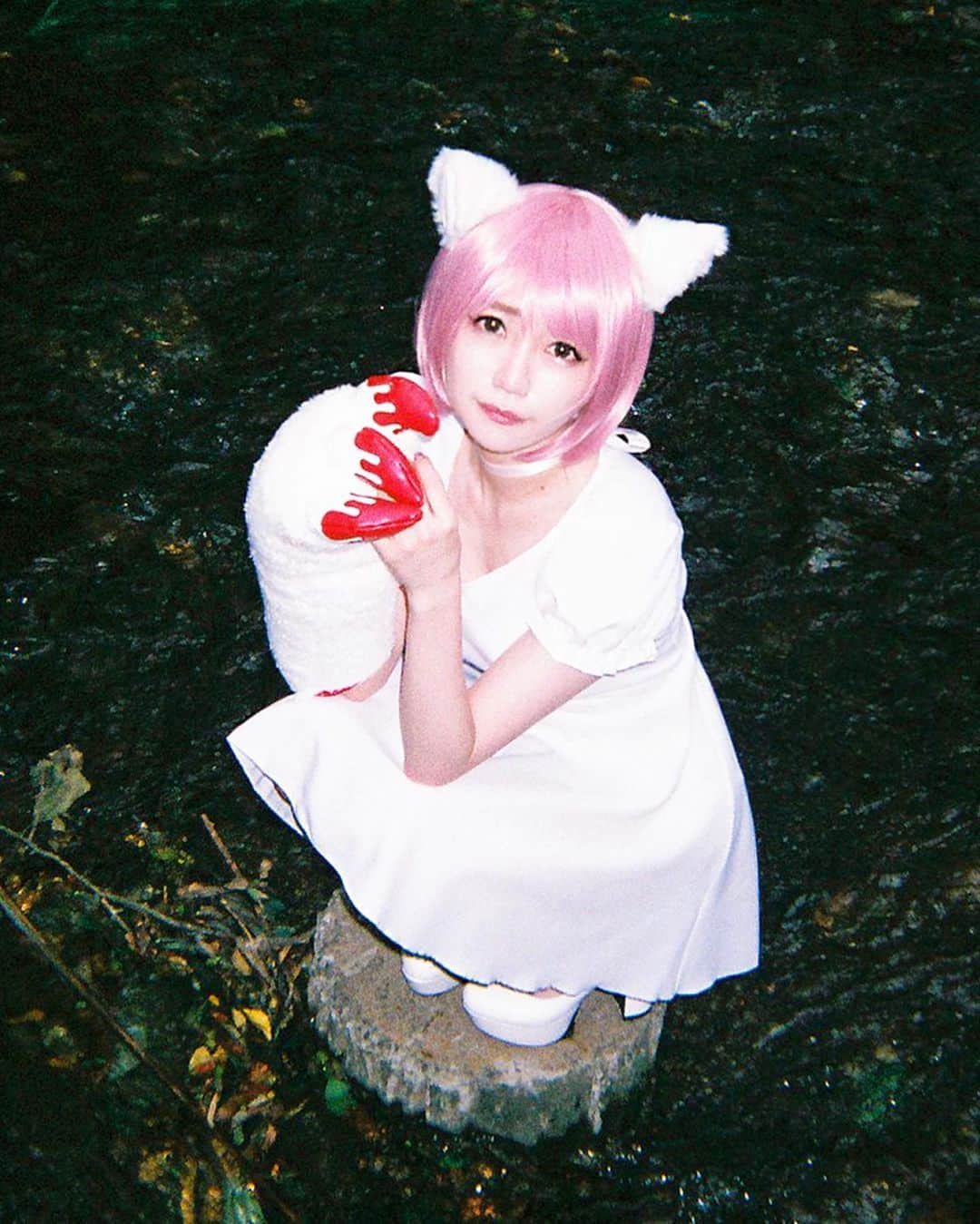 マコ・プリンシパルのインスタグラム：「I 'm in the river🌊🌊 #写ルンです × #中国のアプリ 2019📸🌈💫💫 ・ 📸 ・ 📸 ・ #cosplay #virtual #anime #art #cosplaygirl #コスプレ」
