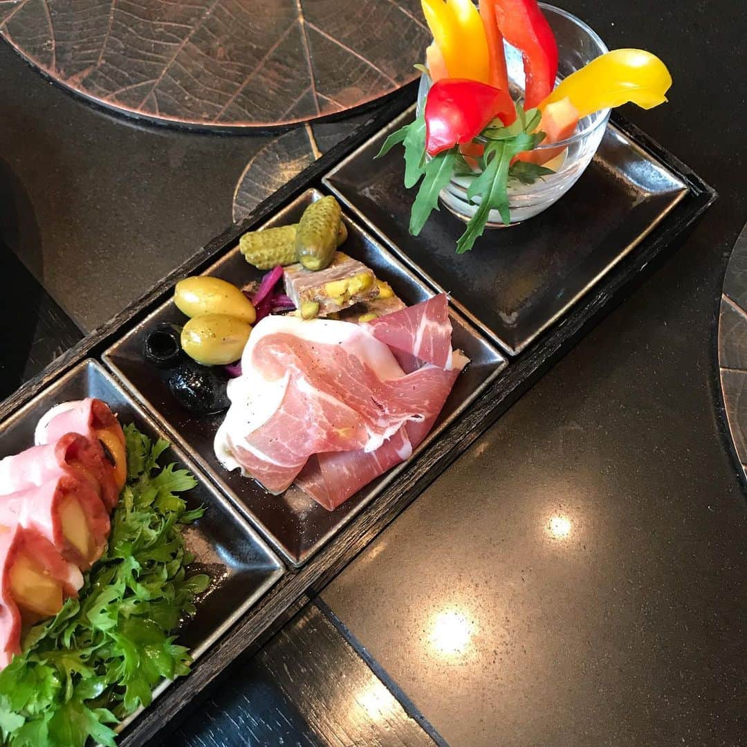 増山敬子さんのインスタグラム写真 - (増山敬子Instagram)「@aman_tokyo  甘いのは必ず！別腹だったけど、ここ最近運動を始めてから甘いものがそんなに欲しくなくなったのが奇跡✨✨ 次の日のもたれ具合がひどい。。🥺 が大好きな甘いものが、食べなくてもいいのはかなり好都合だから このまま続きますように笑  アマン東京のスィーツも美味しいけどお食事も美味しいっ♡」6月9日 23時34分 - keikomasuyama