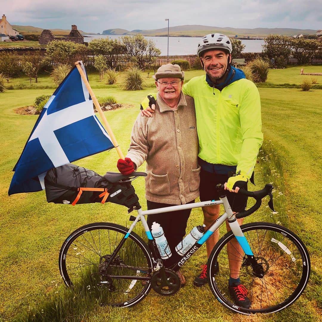 ポール・ブラックソーンさんのインスタグラム写真 - (ポール・ブラックソーンInstagram)「After a 30 hour journey of bike, train, ferry & bike, I made it to my Dads! #Shetland - a beautiful, beautiful place...」6月9日 23時41分 - paulblackthorne