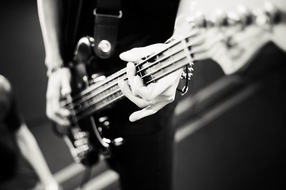 辻村勇太のインスタグラム：「HALL TOUR 2019 「apartment of SICK(S)」 @熊本市民会館  Photo  by @hamanokazushi  #blueencount  #bassist #apartmentofsicks #ツアー初日熊本 #内容が濃いライブだった #あとの3公演も楽しみや #楽しみにしててねん #おつとぅーっす #6枚目の高村だれ？笑」