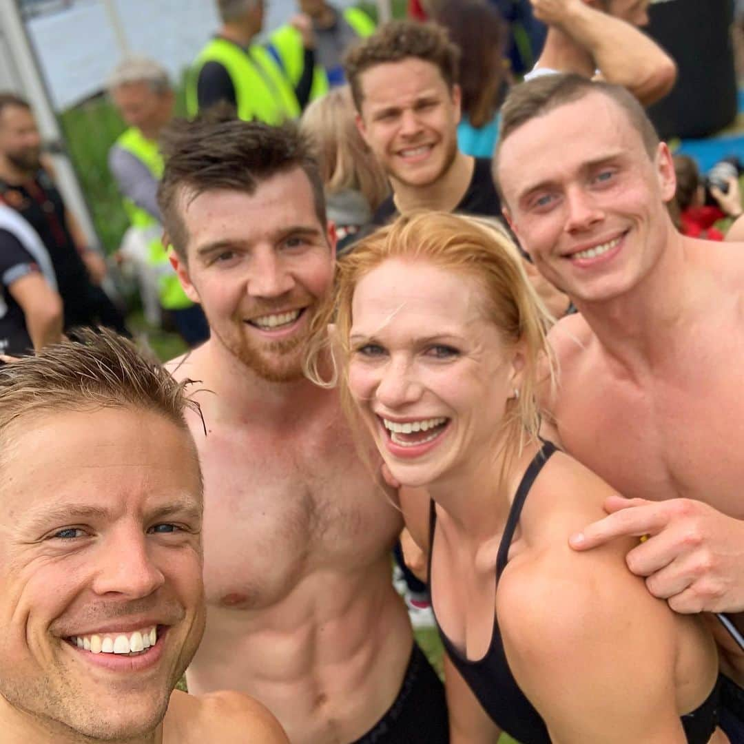 アニー・スラスドーターさんのインスタグラム写真 - (アニー・スラスドーターInstagram)「First sprint Tri and maaaan was it FUN!  Especially in this great company 💥⁣ ⁣ 750m 🏊‍♀️ ⁣ 20km 🚲 ⁣ 5km 🏃‍♀️ ⁣ ⁣ ⁣ Such a funky feeling you get when you get off the bike and start running 😅⁣ ⁣ Congrats on a great run event @fjordtri 👊」6月10日 0時00分 - anniethorisdottir