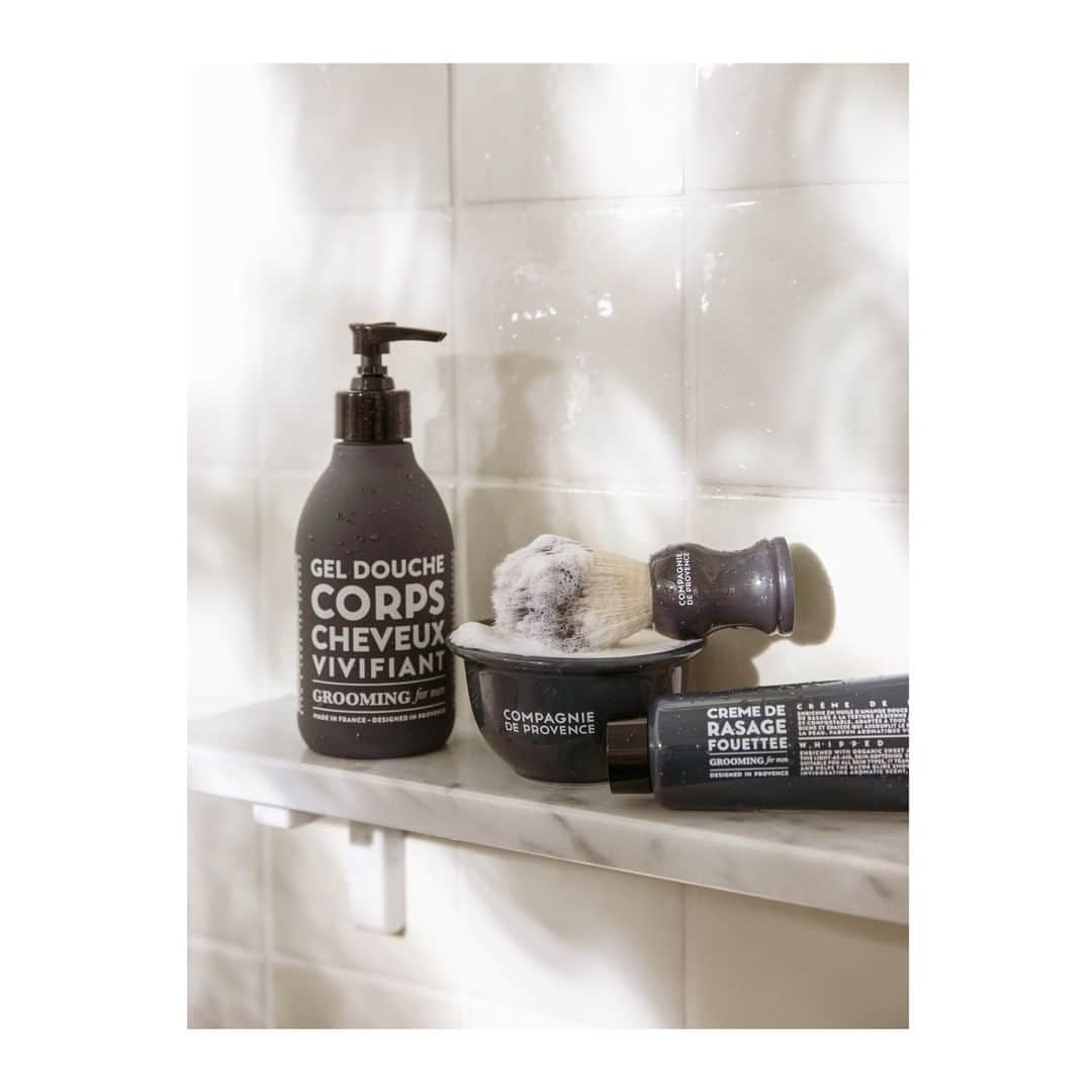 カンパニードプロバンスさんのインスタグラム写真 - (カンパニードプロバンスInstagram)「Grooming for men, c'est une routine complète de produits de rasage et de soins pour le visage et le corps pensée pour des hommes exigeants. 🤘⠀ _______________________________________________________ Grooming for men, a collection created to answer sophisticated men needs, a complete ritual of shaving products, facecare and bodycare.🤘⠀ ⠀ #compagniedeprovence #fathersday #fetedesperes #gift #ideecadeau⠀」6月10日 0時00分 - compagniedeprovence