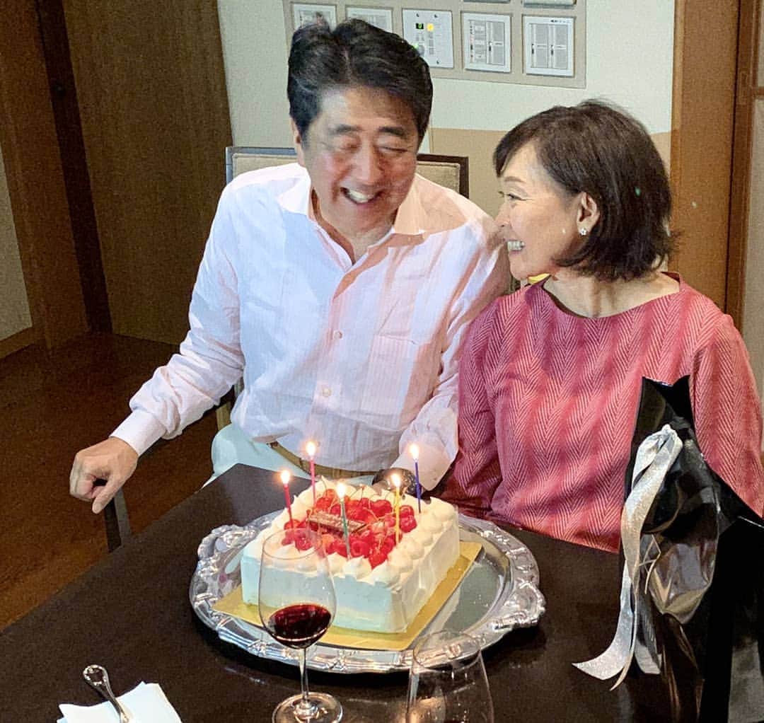 安倍昭恵のインスタグラム：「6月9日は32回目の結婚記念日」