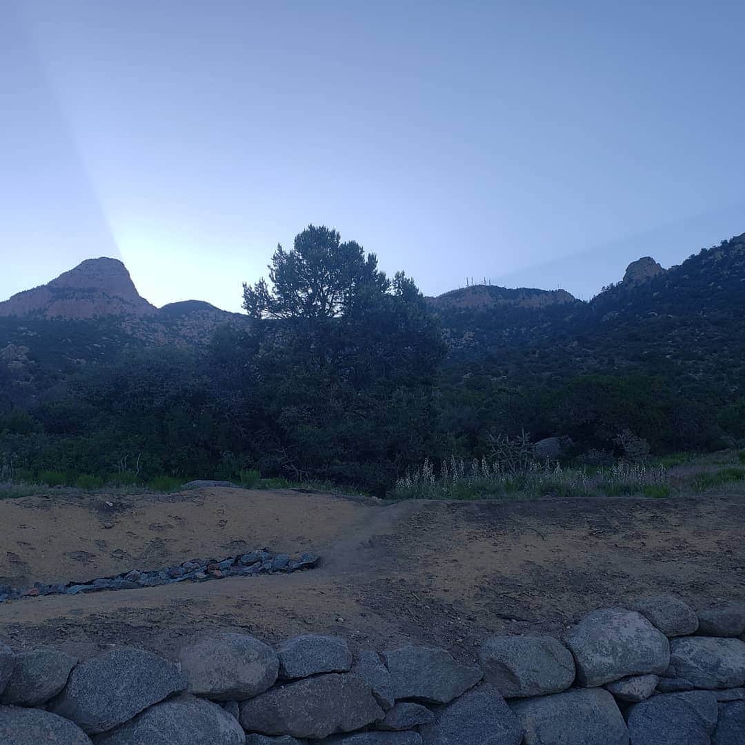 チャド・コールマンさんのインスタグラム写真 - (チャド・コールマンInstagram)「#Sandiamountains #Albuquerque #hiking #beautiful #reflecting #nurturing #expanding #cleansing  #spiritualpath #stayintheflow #weareonexo #landofenchantment」6月10日 0時09分 - chadlcoleman