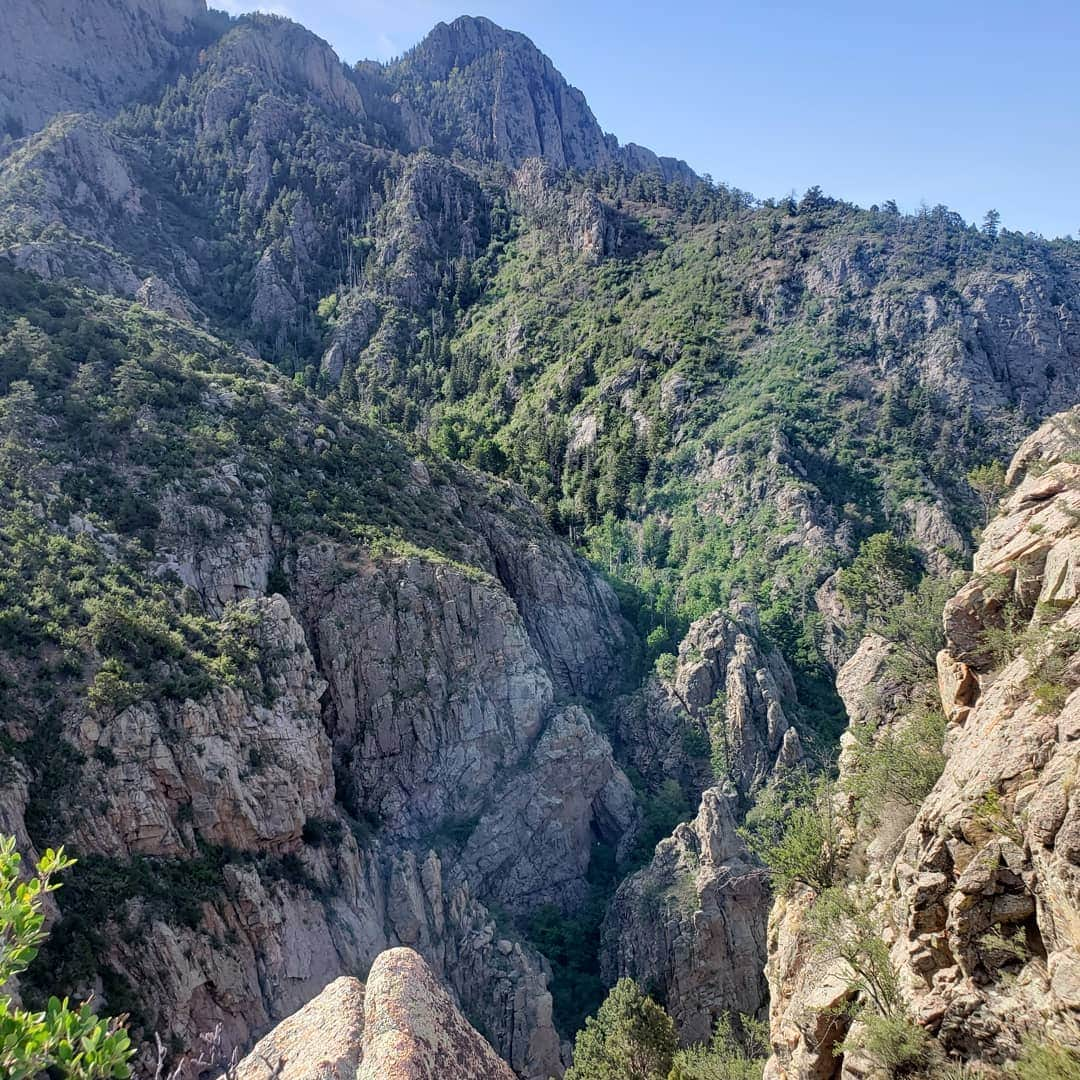 チャド・コールマンさんのインスタグラム写真 - (チャド・コールマンInstagram)「#Sandiamountains #Albuquerque #hiking #beautiful #reflecting #nurturing #expanding #cleansing  #spiritualpath #stayintheflow #weareonexo #landofenchantment」6月10日 0時09分 - chadlcoleman