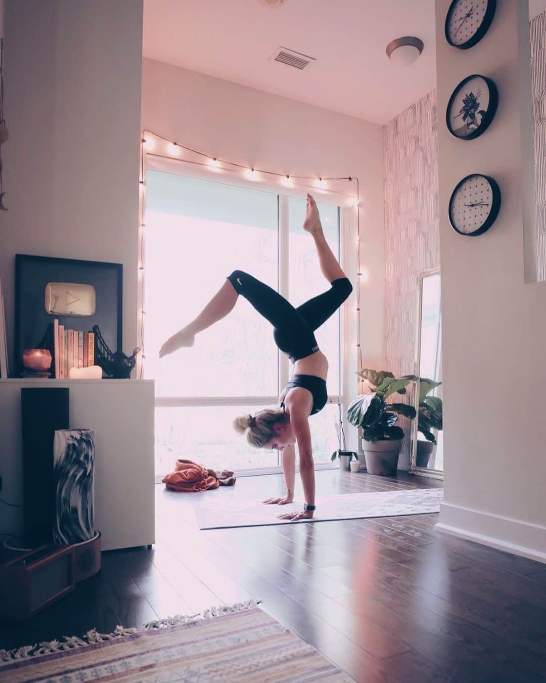 のインスタグラム：「love me a good summer project, especially if it includes string lights and room decor ✨  A little Sunday summer surprise — catch the bonus DIY yoga room makeover video now LIVE on my main channel 🧡」